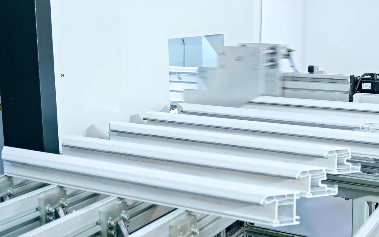 Sirius D550: Centro de corte y mecanizado PVC - Image 8