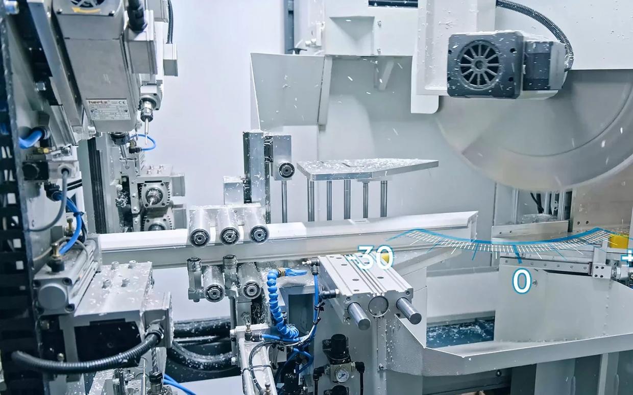 Sirius D550: Centro de corte y mecanizado PVC - Image 6