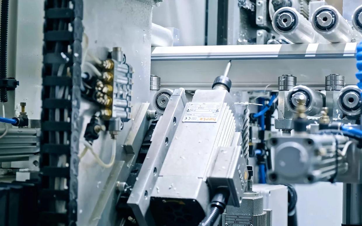 Sirius D550: Centro de corte y mecanizado PVC - Image 4